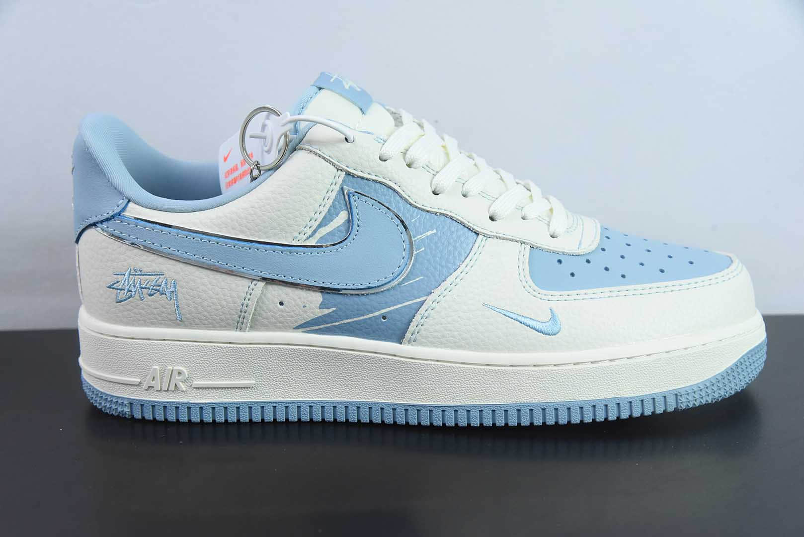 耐克Nike Air Force 1 Low 07 x Stussy 斯图西联名白蓝小勾空军一号低帮休闲板鞋纯原版本 货号:KK1988-090