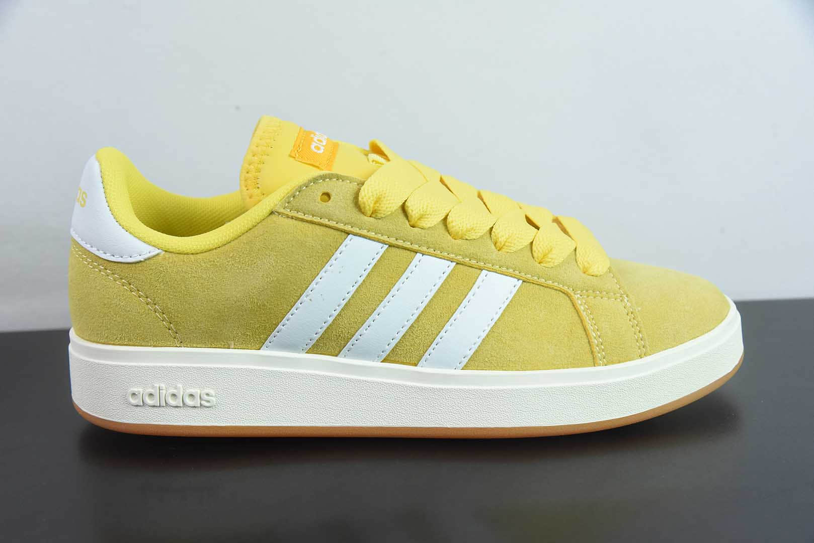 阿迪达斯Adidas GRAND COURTBEAT Base 00S 黄白色休闲耐磨低帮板鞋纯原版本 货号：IH6185