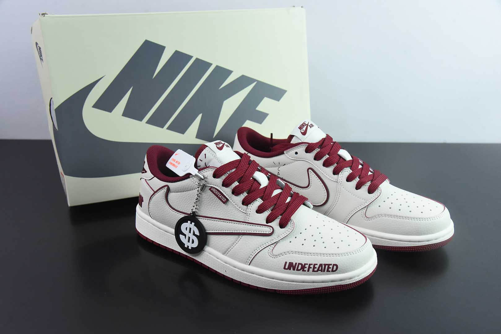 乔丹Travis Scott x Fragment Design x Air Jordan 1 Low OG SP AJ1 联名款酒红白倒钩低帮文化休闲板鞋纯原版本 货号：DF1845 - 536