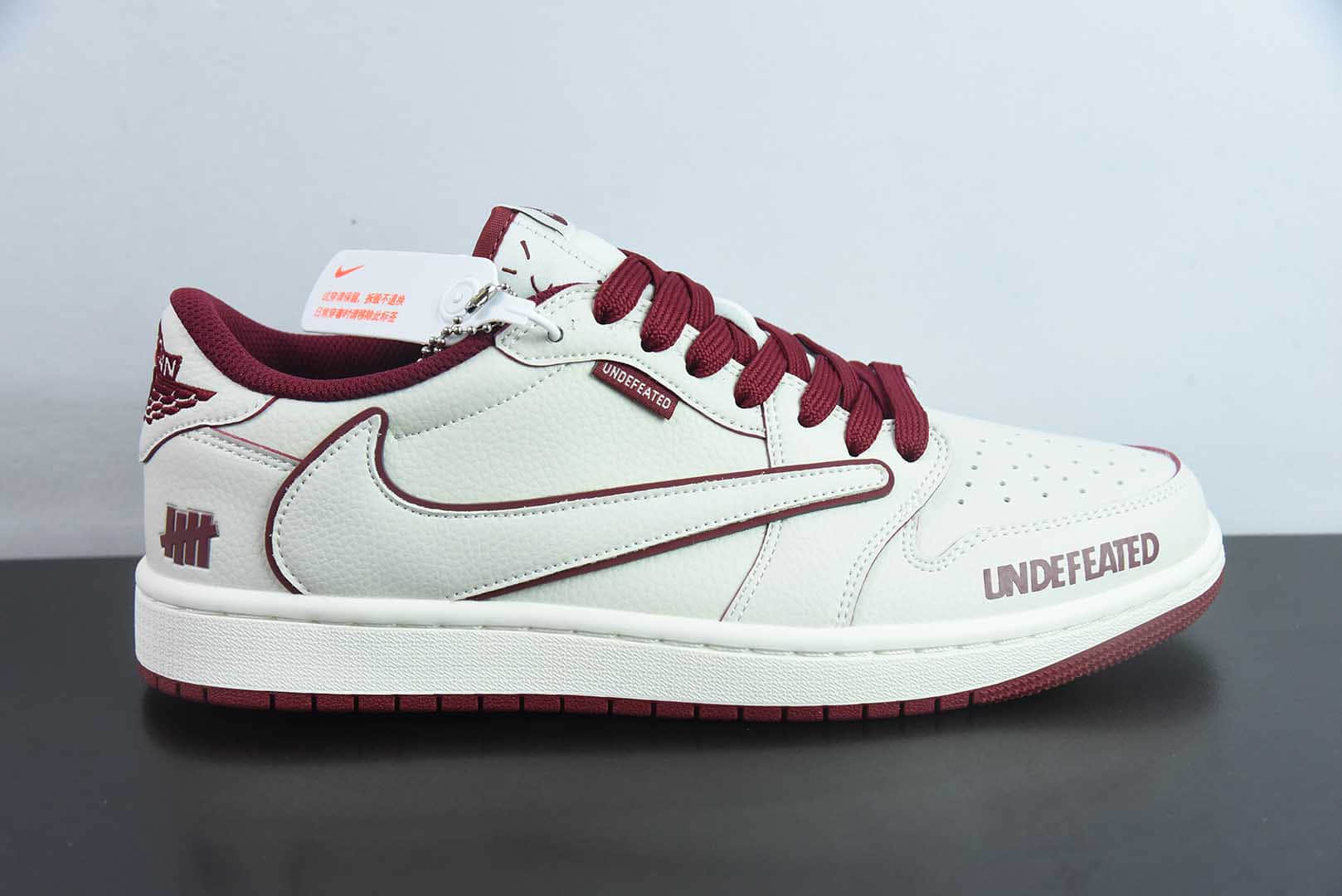 乔丹Travis Scott x Fragment Design x Air Jordan 1 Low OG SP AJ1 联名款酒红白倒钩低帮文化休闲板鞋纯原版本 货号：DF1845 - 536