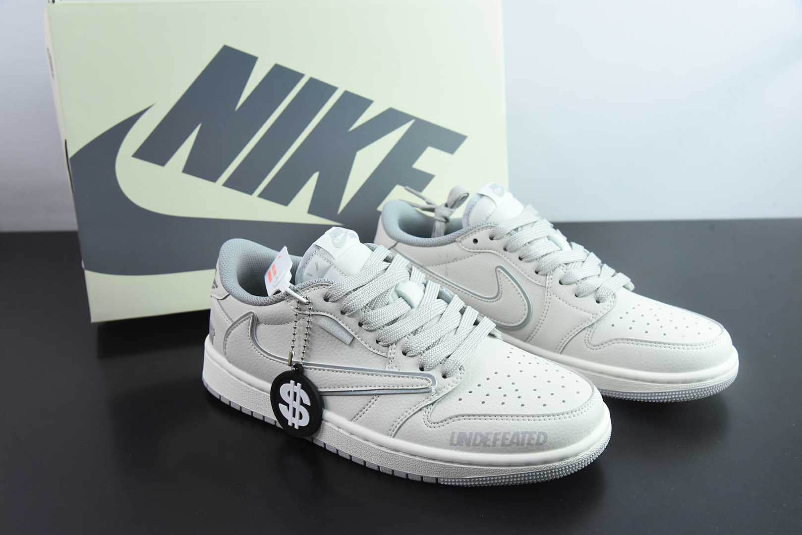 乔丹Travis Scott x Fragment Design x Air Jordan 1 Low OG SP AJ1联名款米白倒钩低帮文化休闲板鞋纯原版本 货号：DF1845 - 532
