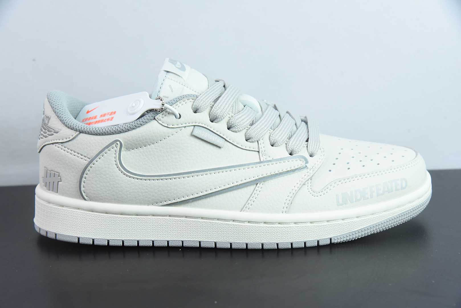 乔丹Travis Scott x Fragment Design x Air Jordan 1 Low OG SP AJ1联名款米白倒钩低帮文化休闲板鞋纯原版本 货号：DF1845 - 532