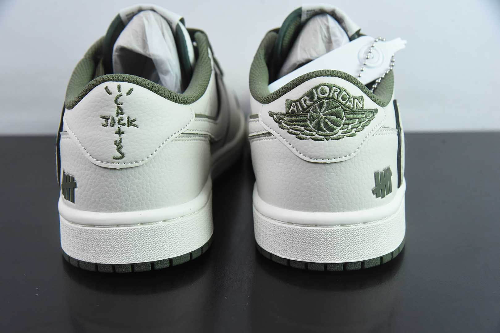 乔丹TS x Air Jordan AJ1 Low x UNDEFEATED UND联名白绿倒钩低帮文化复古篮球鞋纯原版本 货号：DF1845 - 535