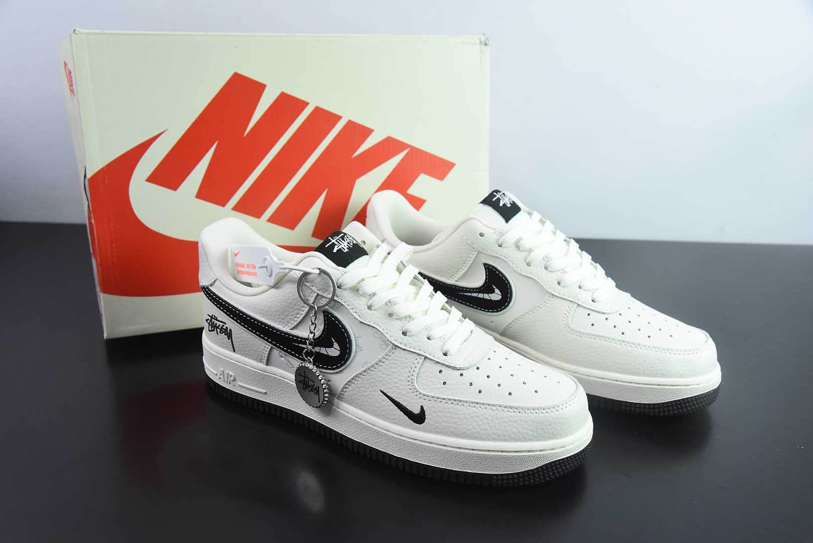 耐克Nike Air Force 1'07 斯图西联名米白黑空军一号低帮休闲板鞋纯原版本 货号：KK1988-093