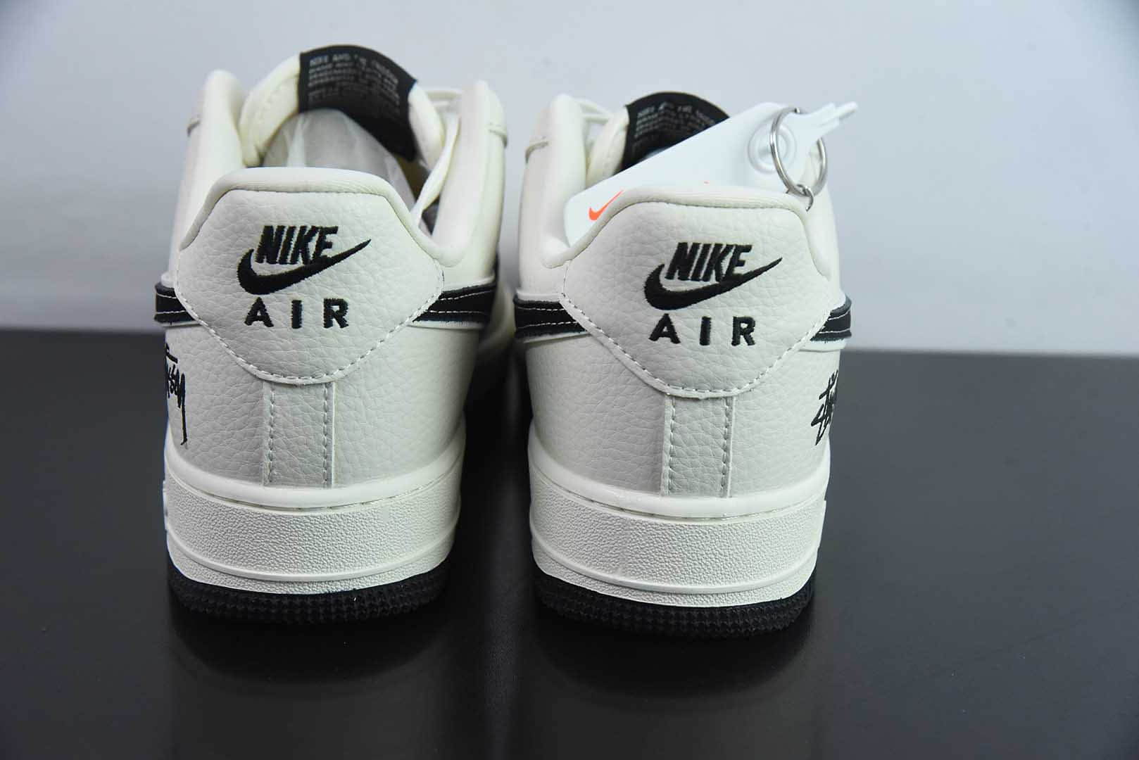 耐克Nike Air Force 1'07 斯图西联名米白黑空军一号低帮休闲板鞋纯原版本 货号：KK1988-093