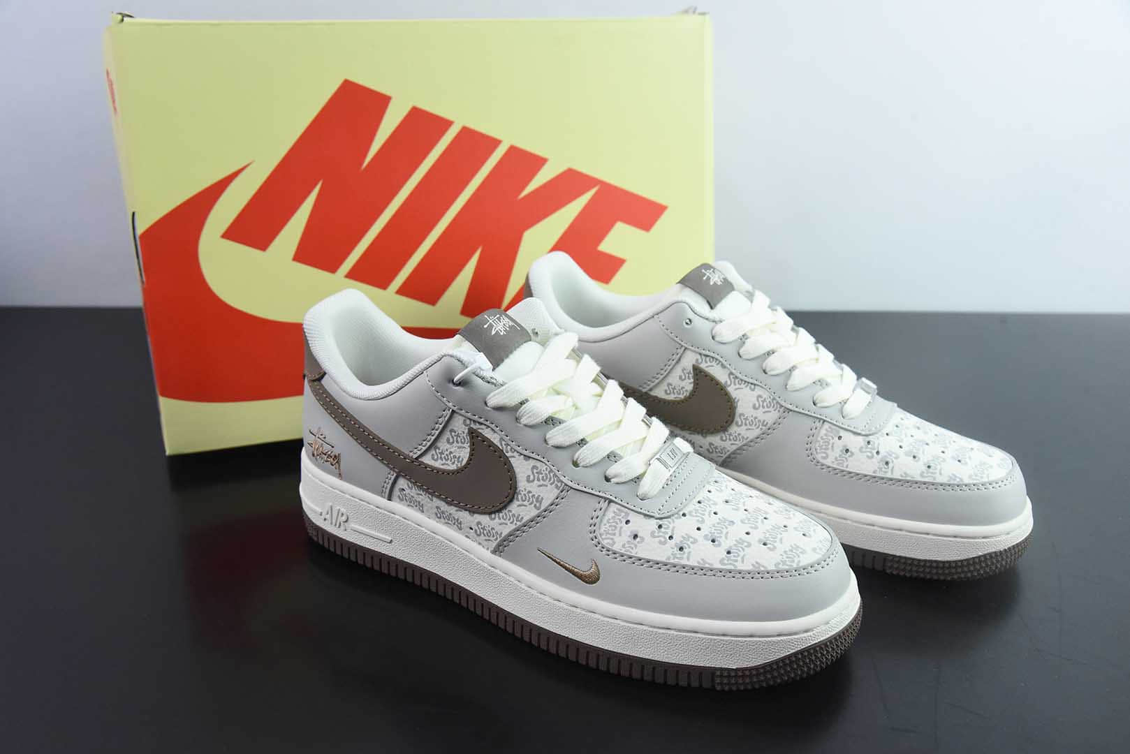 耐克Nike Air Force 1 '07 Low “斯图西联名印花棕勾”空军一号低帮休闲板鞋纯原版本 货号:ZH2598-320