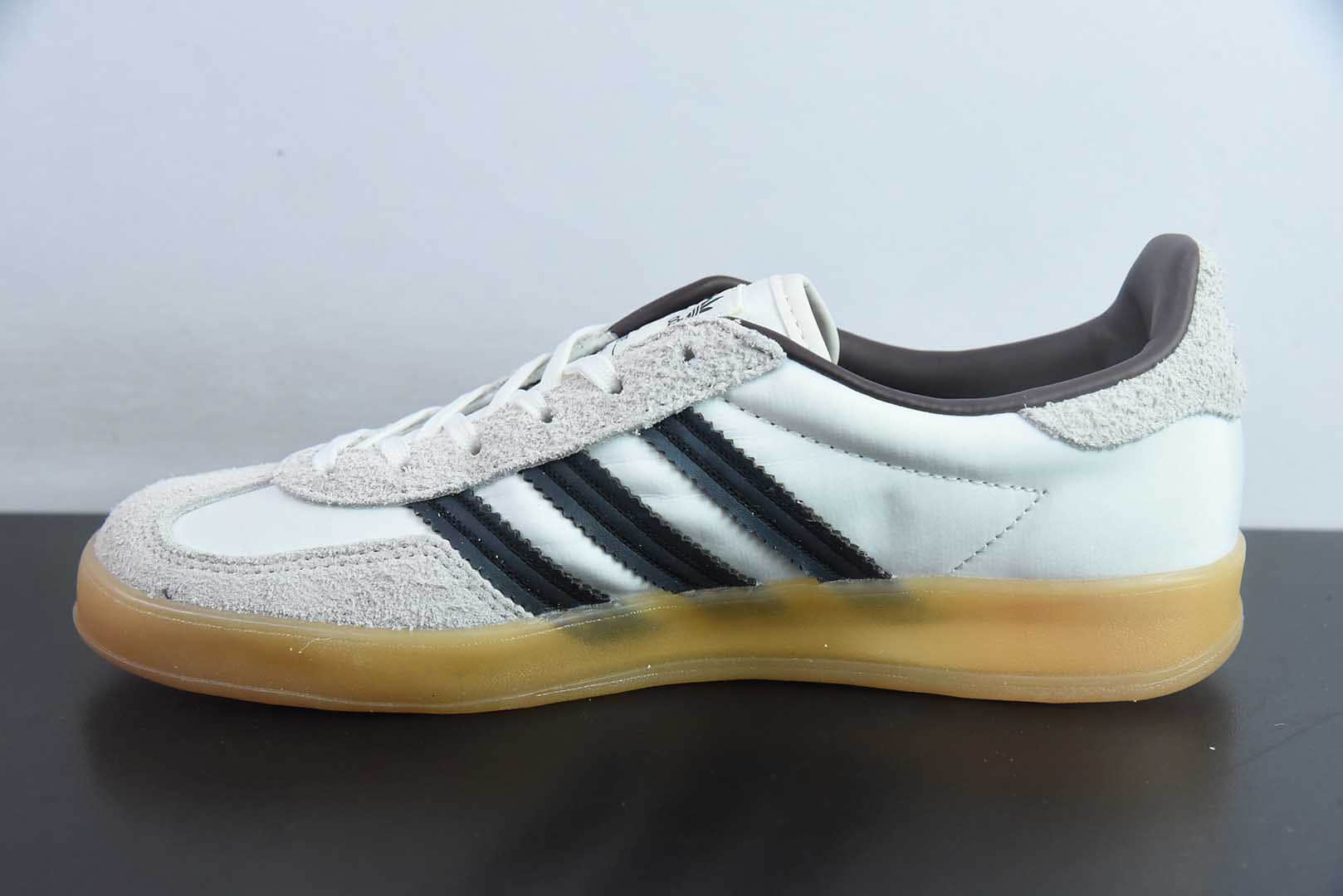阿迪达斯 Adidas Originals Gazelle Indoor 三叶草米白黑生胶底休闲防滑耐磨低帮板鞋纯原版本 货号：IH9985