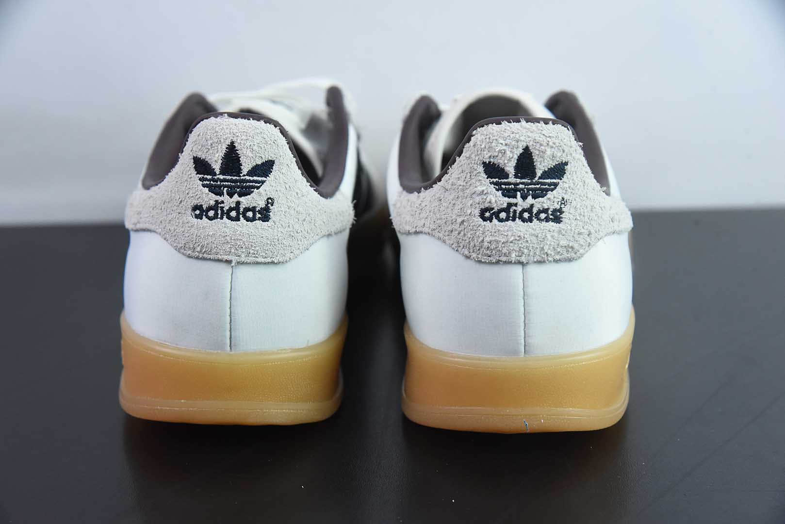 阿迪达斯 Adidas Originals Gazelle Indoor 三叶草米白黑生胶底休闲防滑耐磨低帮板鞋纯原版本 货号：IH9985