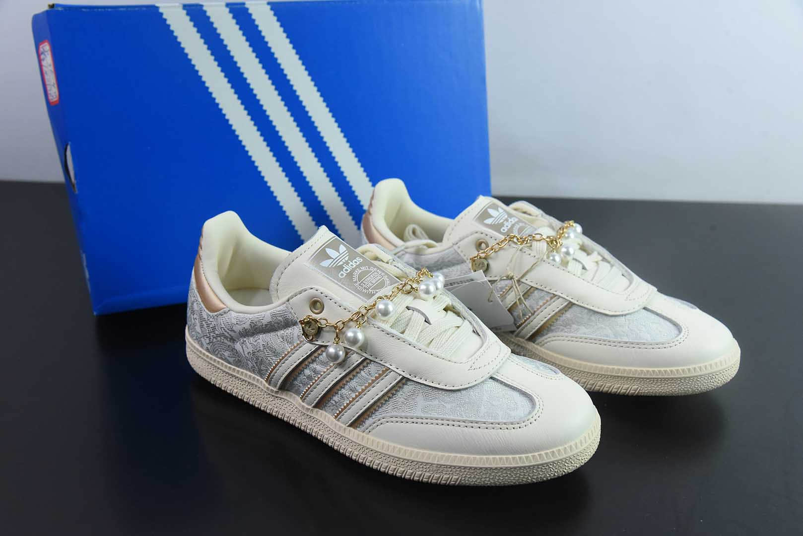 阿迪达斯Adidas Original Samba OG 阿迪丝绸珍珠复古桑巴板鞋纯原版本 货号：JQ2616