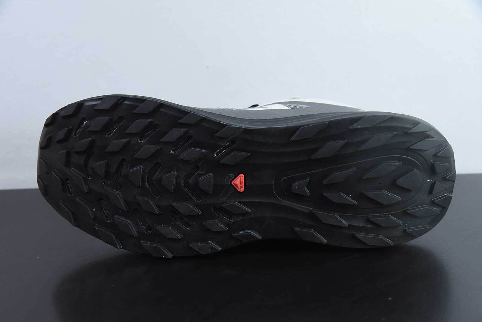 萨洛蒙SALOMON ULTRA FLOW GORE-TEX 男款灰黑色舒适时尚防滑耐磨低帮越野跑步鞋纯原版本 货号：476927