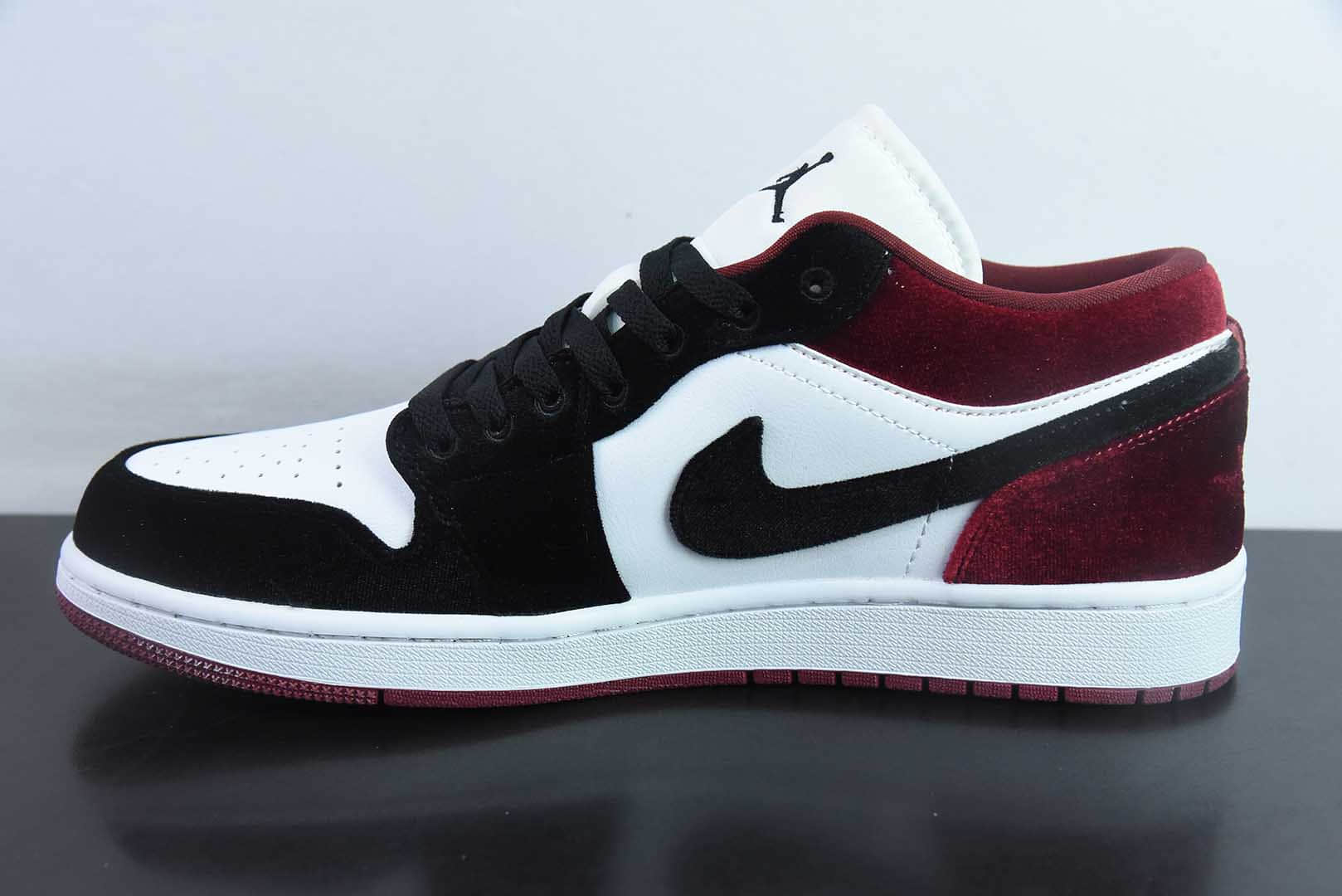乔丹Air Jordan AJ1 Low AJ1丝绒黑白红低帮复古文化篮球鞋纯原版本 货号：FZ3242-001