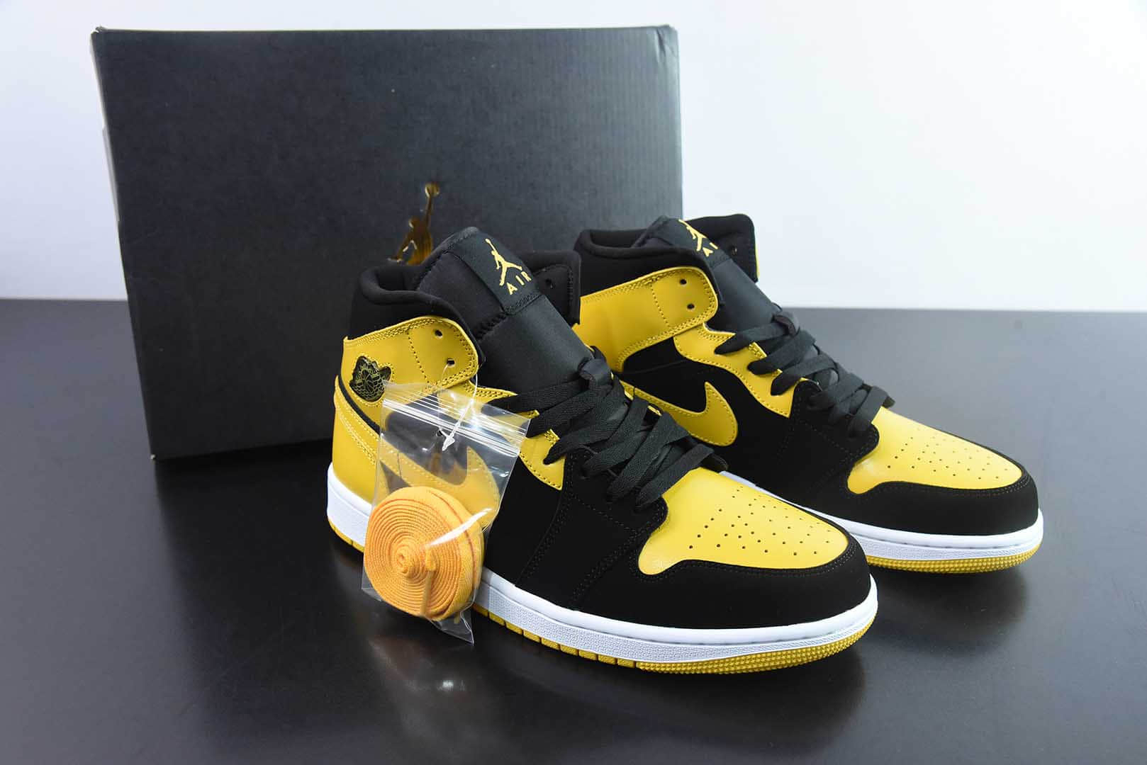 乔丹Jordan Air Jordan 1 Mid New Love AJ1黑黄中帮文化休闲板鞋纯原版本 货号：HJ6654-071