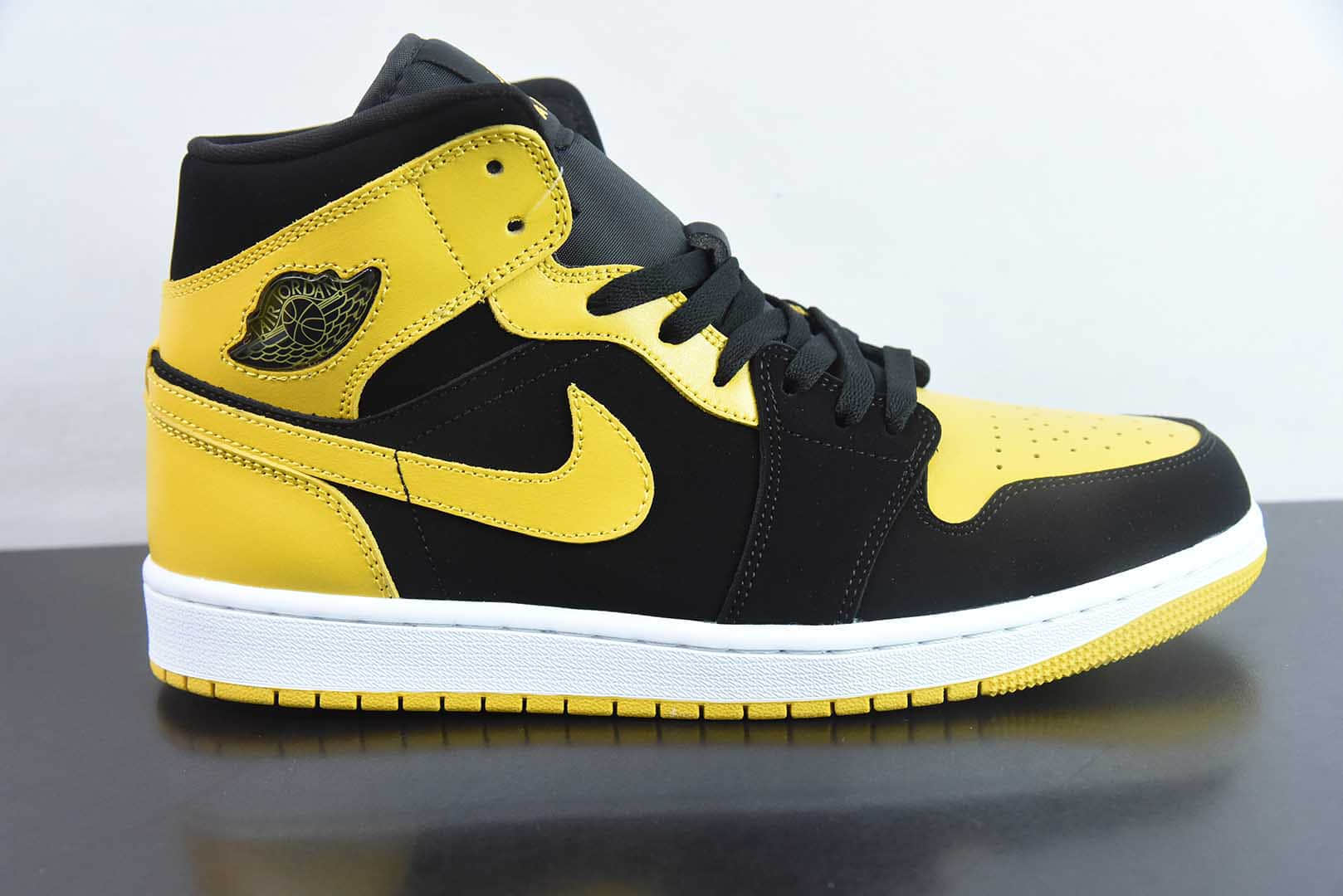 乔丹Jordan Air Jordan 1 Mid New Love AJ1黑黄中帮文化休闲板鞋纯原版本 货号：HJ6654-071