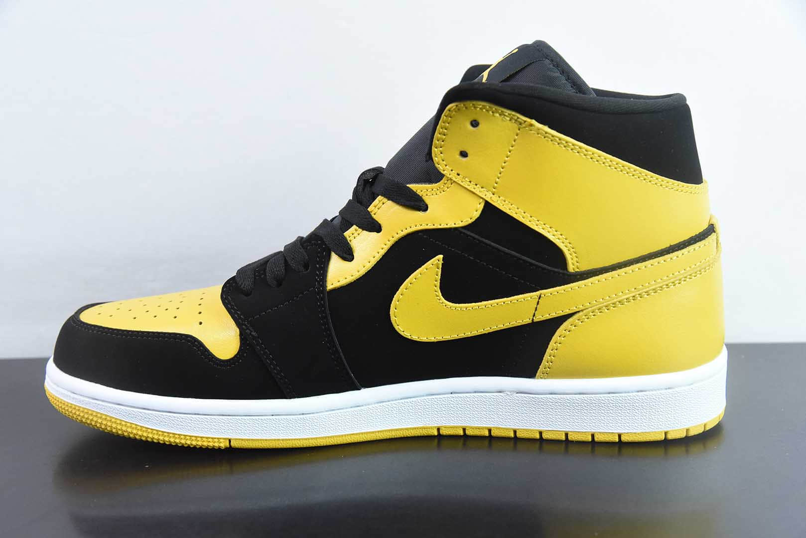 乔丹Jordan Air Jordan 1 Mid New Love AJ1黑黄中帮文化休闲板鞋纯原版本 货号：HJ6654-071