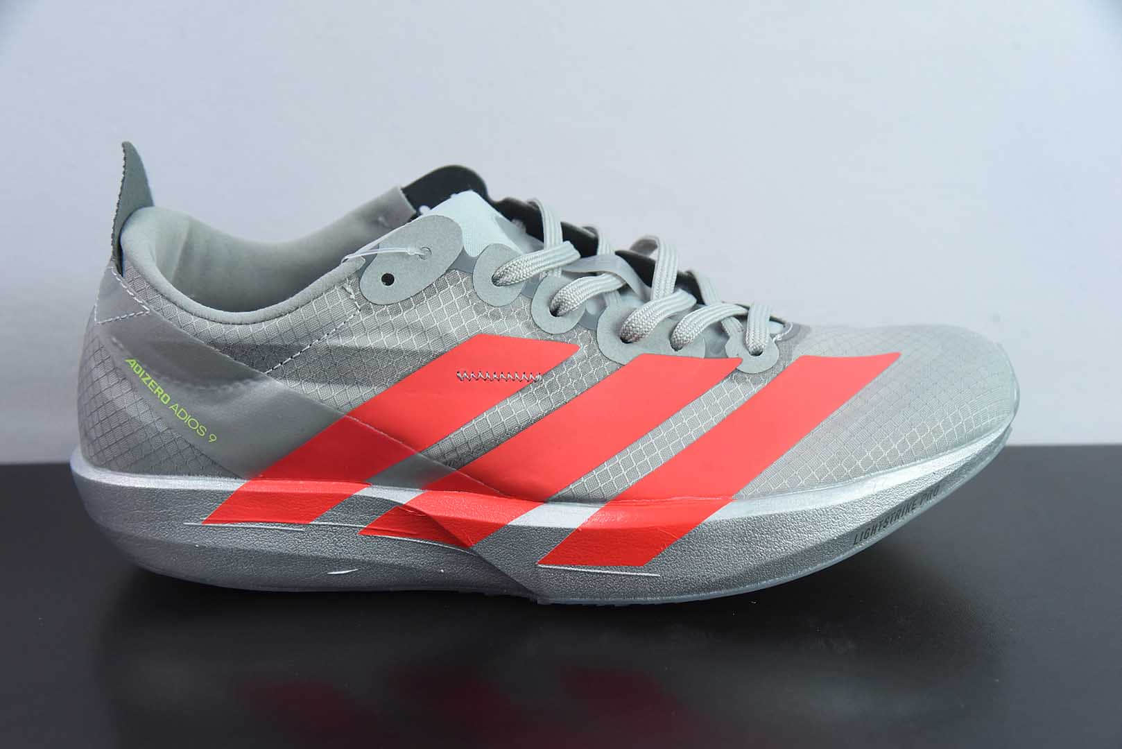 阿迪达斯Adidas Adizero Adios 9 M联名系列灰红低帮轻便透气竞速休闲运动慢跑鞋纯原版本 货号：IH5746