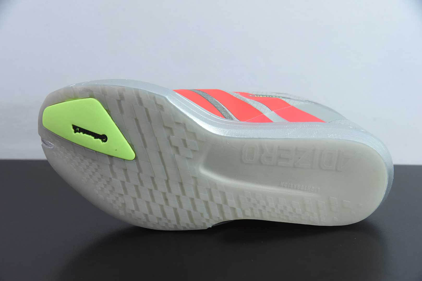 阿迪达斯Adidas Adizero Adios 9 M联名系列灰红低帮轻便透气竞速休闲运动慢跑鞋纯原版本 货号：IH5746