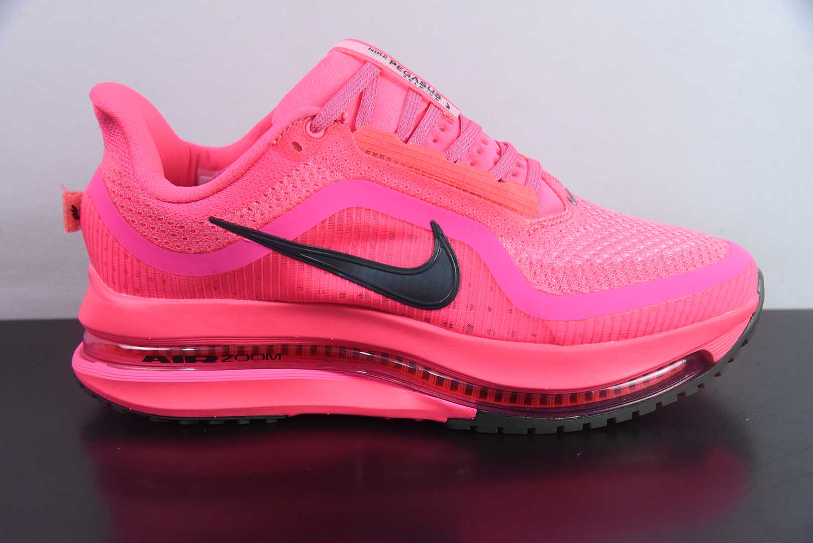 耐克Nike Pegasus Premium超级飞马粉黑网面气垫减震跑步鞋纯原版本 货号：HQ2592-600