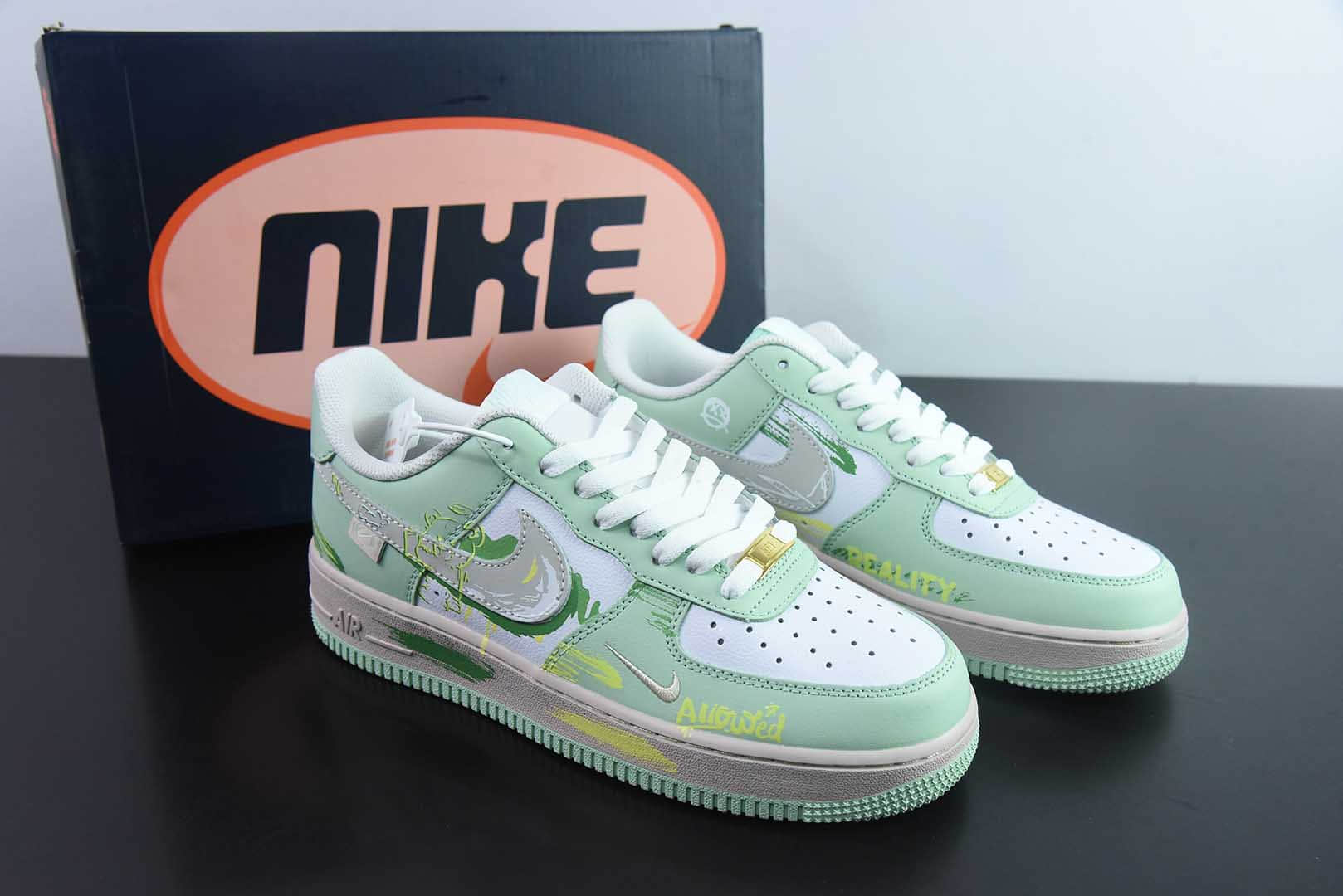耐克Nike Air Force 1 Low 小熊涂鸦空军一号低帮休闲板鞋纯原版本 货号:DB3310-990