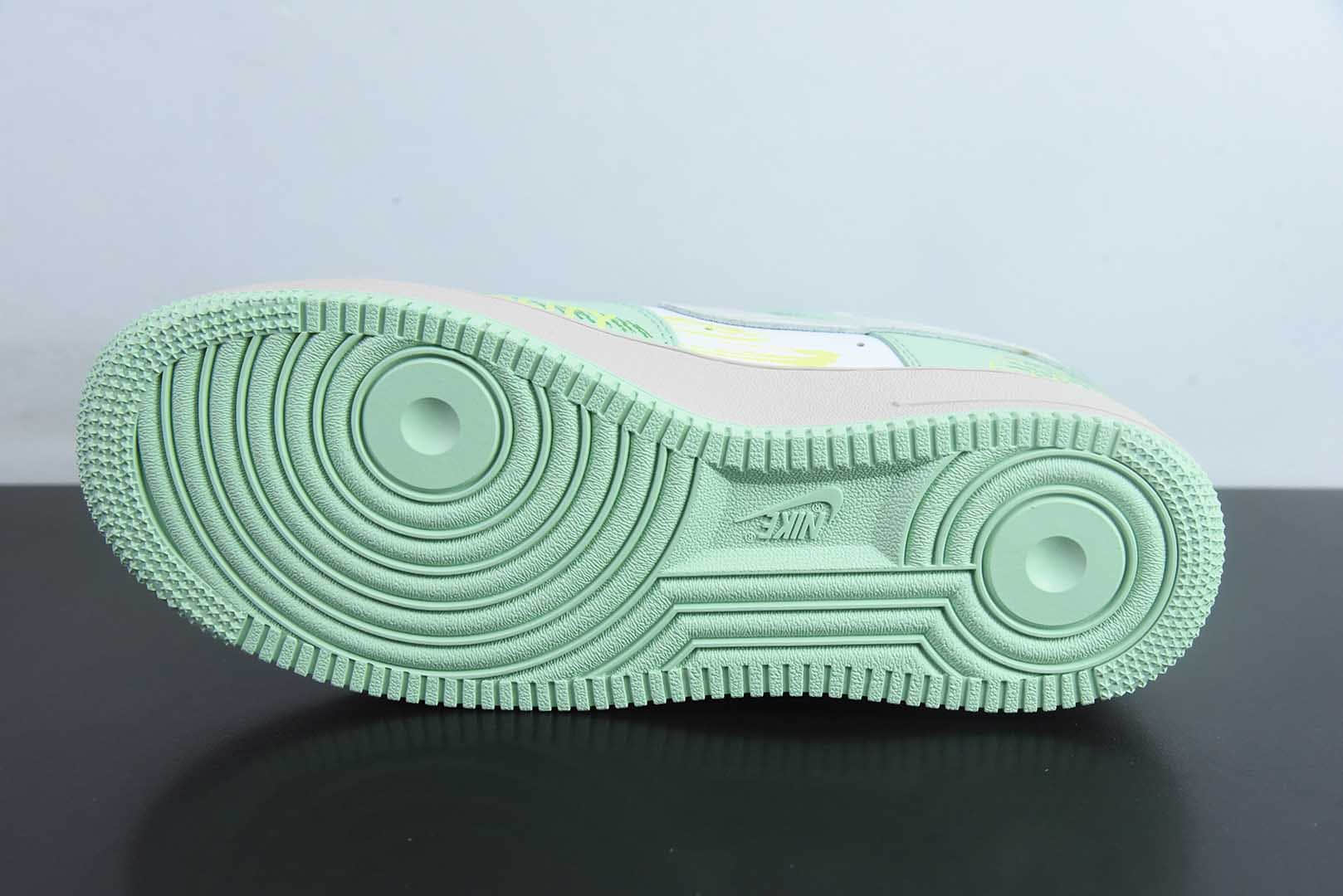 耐克Nike Air Force 1 Low 小熊涂鸦空军一号低帮休闲板鞋纯原版本 货号:DB3310-990