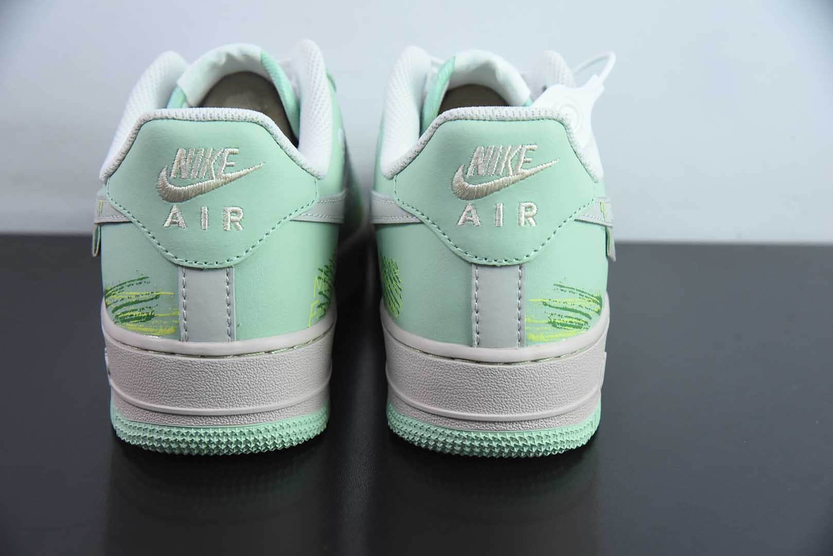 耐克Nike Air Force 1 Low 小熊涂鸦空军一号低帮休闲板鞋纯原版本 货号:DB3310-990