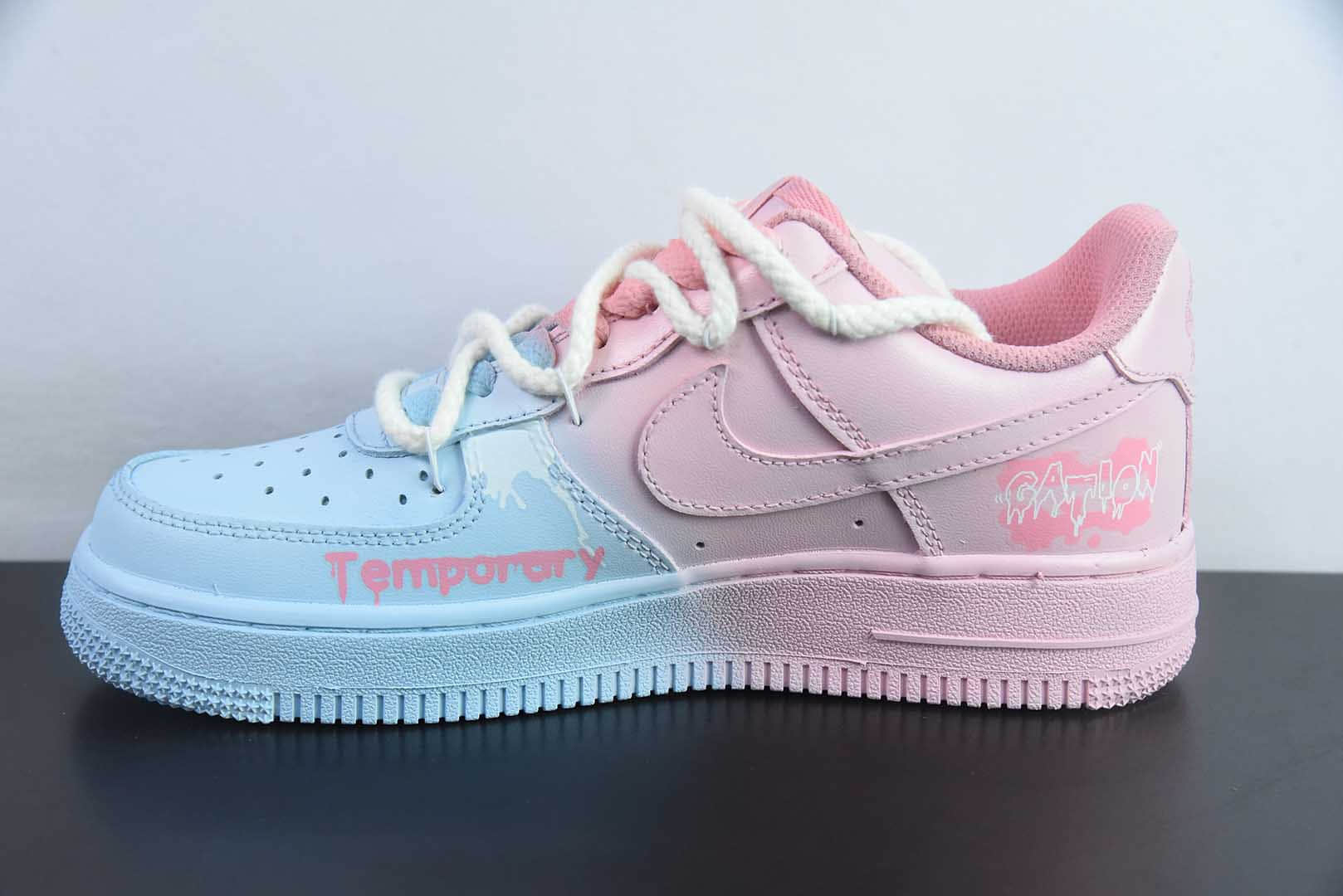 耐克Nike Air Force 1'07 Low Purple Butterfly 手绘涂鸦粉蓝蛛心空军一号低帮休闲运动板鞋纯原版本 货号：QX2032-707