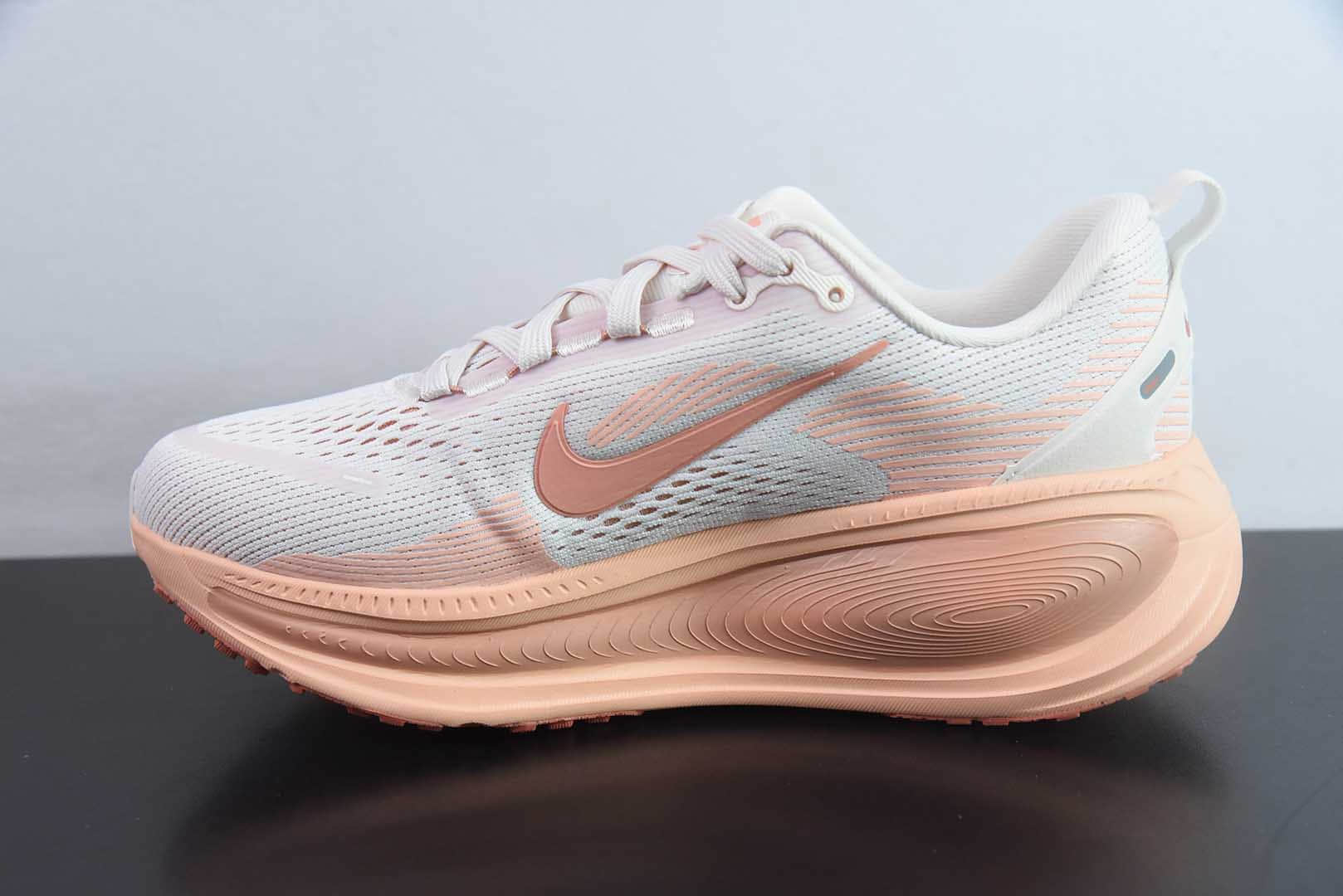 耐克 Nike Zoom VOMERO 18 肉粉配色轻量网透面气训跑练步鞋纯原版本 货号：HM6804-601