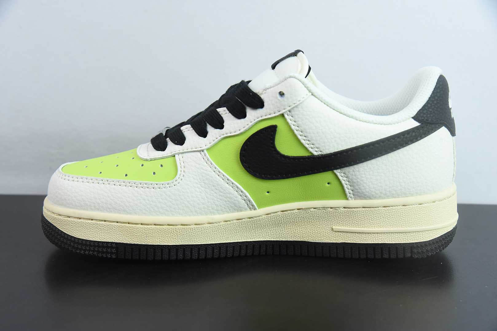 耐克Nike Air Force 1 '07 Low “斯图西联名荧光英文米黑”空军一号低帮休闲板鞋纯原版本 货号:QW5836-002