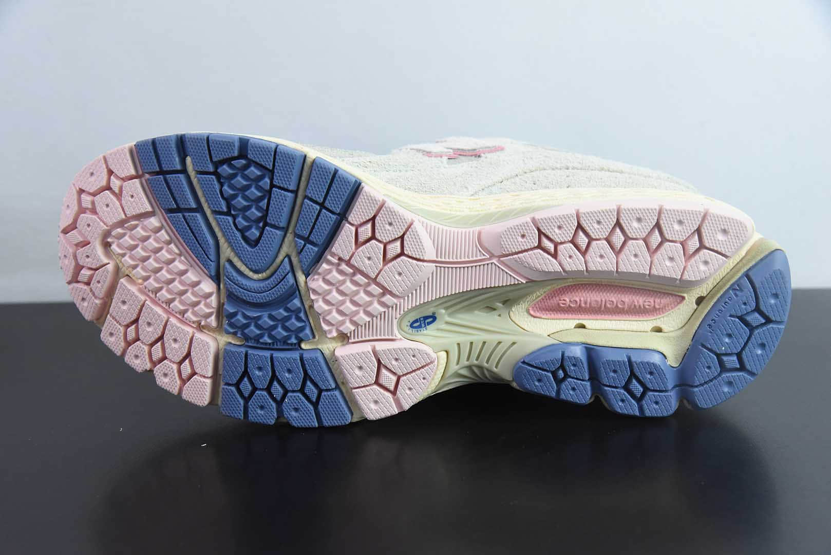 新百伦New Balance 2002系列麂皮米粉蓝复古休闲跑步鞋纯原版本 货号：M2002RHE