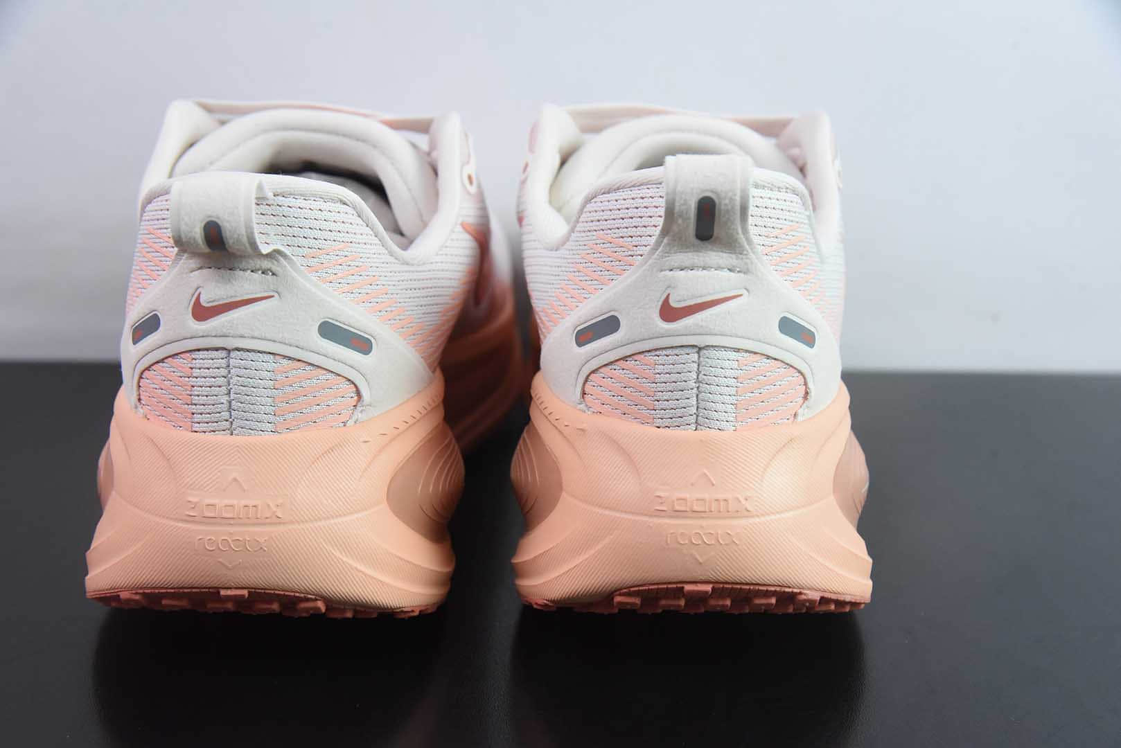 耐克 Nike Zoom VOMERO 18 肉粉配色轻量网透面气训跑练步鞋纯原版本 货号：HM6804-601