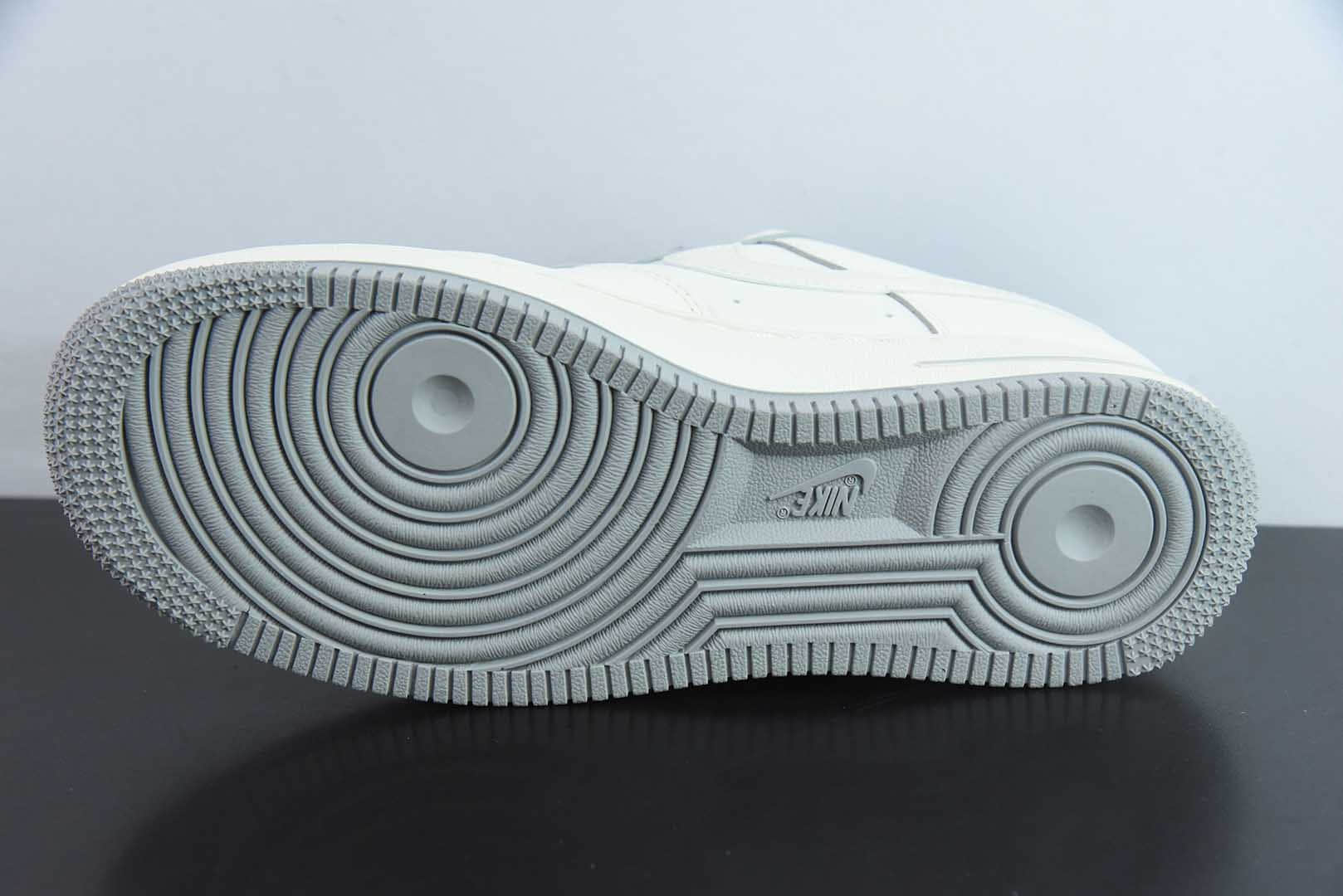 耐克Nike Air Force 1 '07 Low “Supreme联名灰底红标”空军一号低帮休闲板鞋纯原版本 货号：XX3168-195