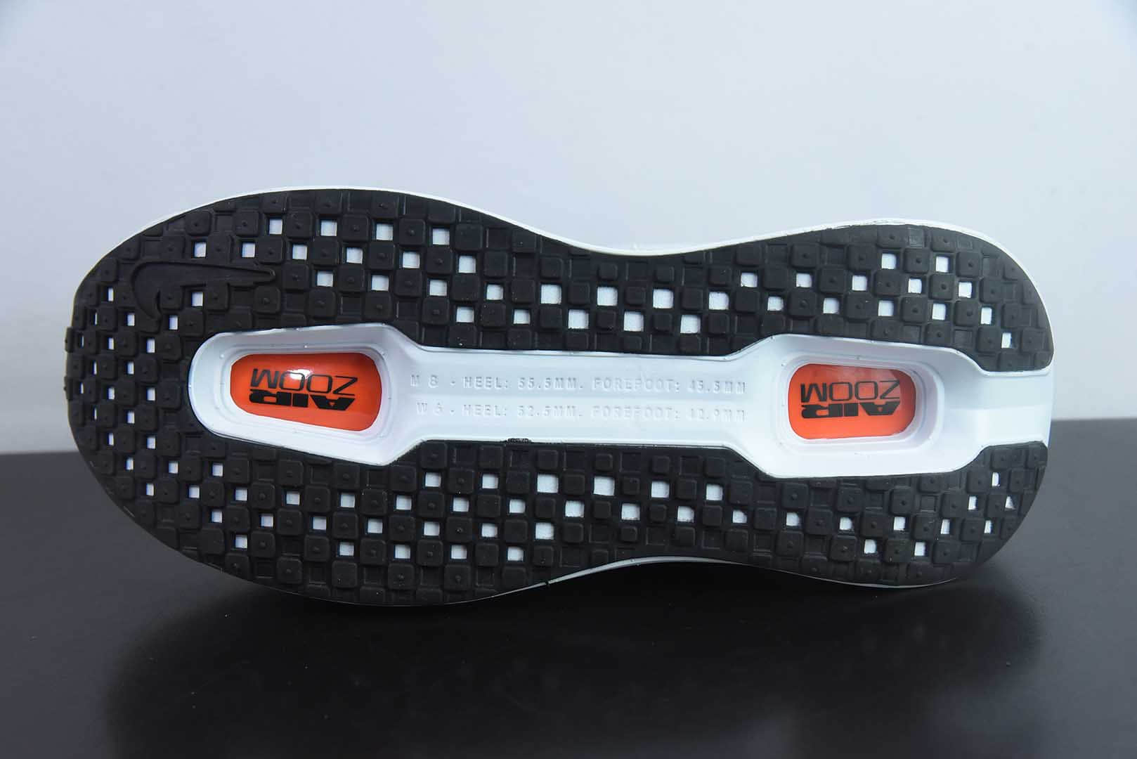 耐克 Nike Pegasus Premium White Metallic Silve顶级飞马系列浅灰白黑勾低帮户外轻量休闲运动越野慢跑鞋纯原版本 货号：HM5973-603