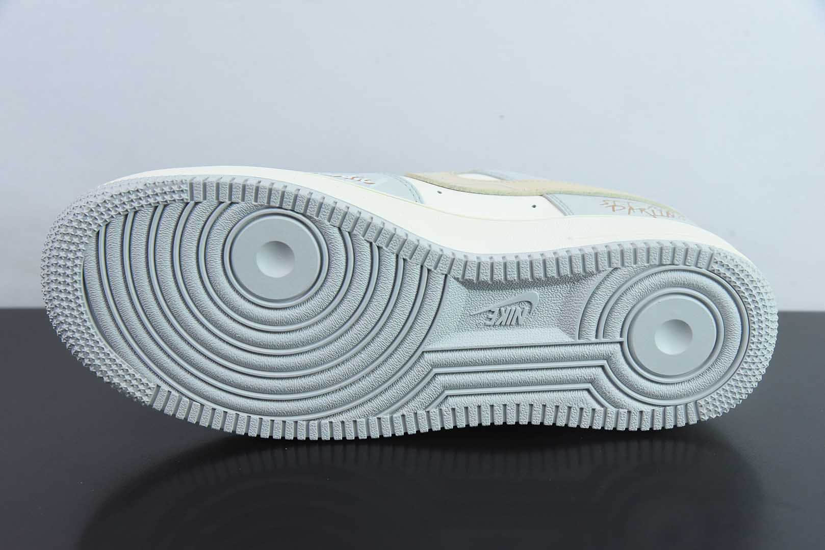 耐克 Nike Air Force 1 Low 07 浅灰白小钩涂鸦空军一号低帮休闲板鞋纯原版本 货号：DB3310-111