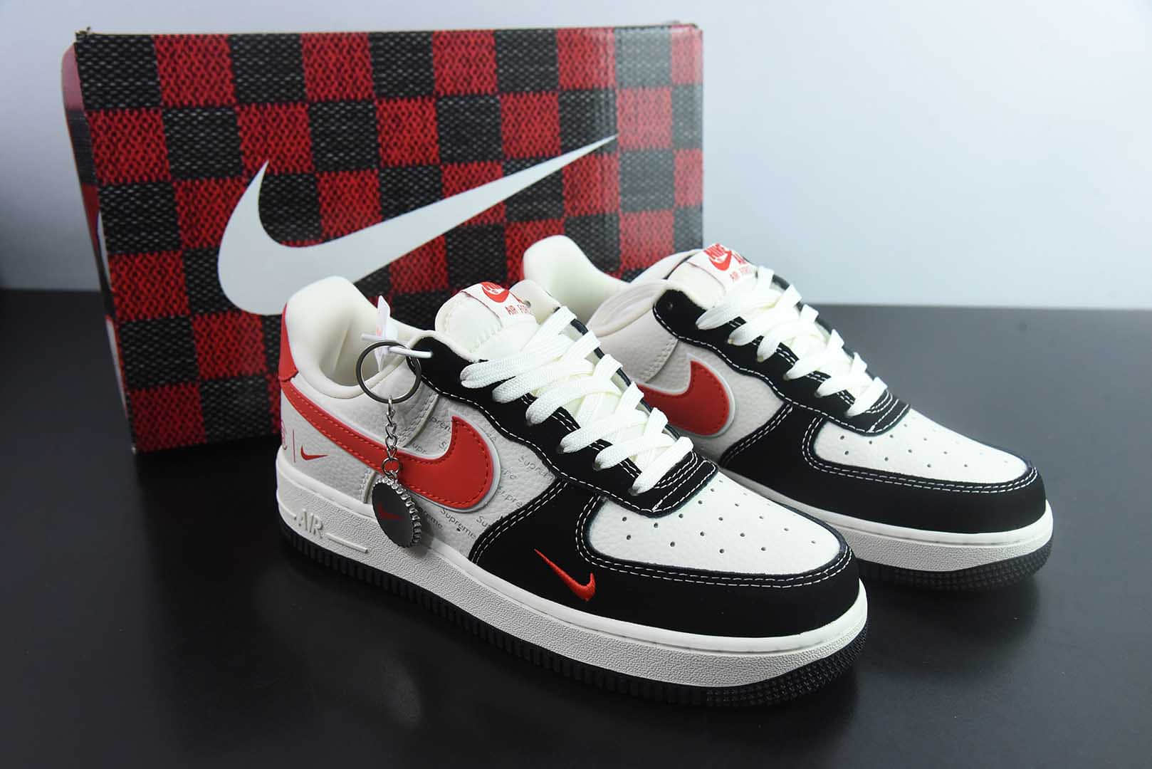 耐克Nike Air Force 1'07 Low Supreme联名黑红勾空军一号低帮休闲板鞋纯原版本 货号：KB1688-001