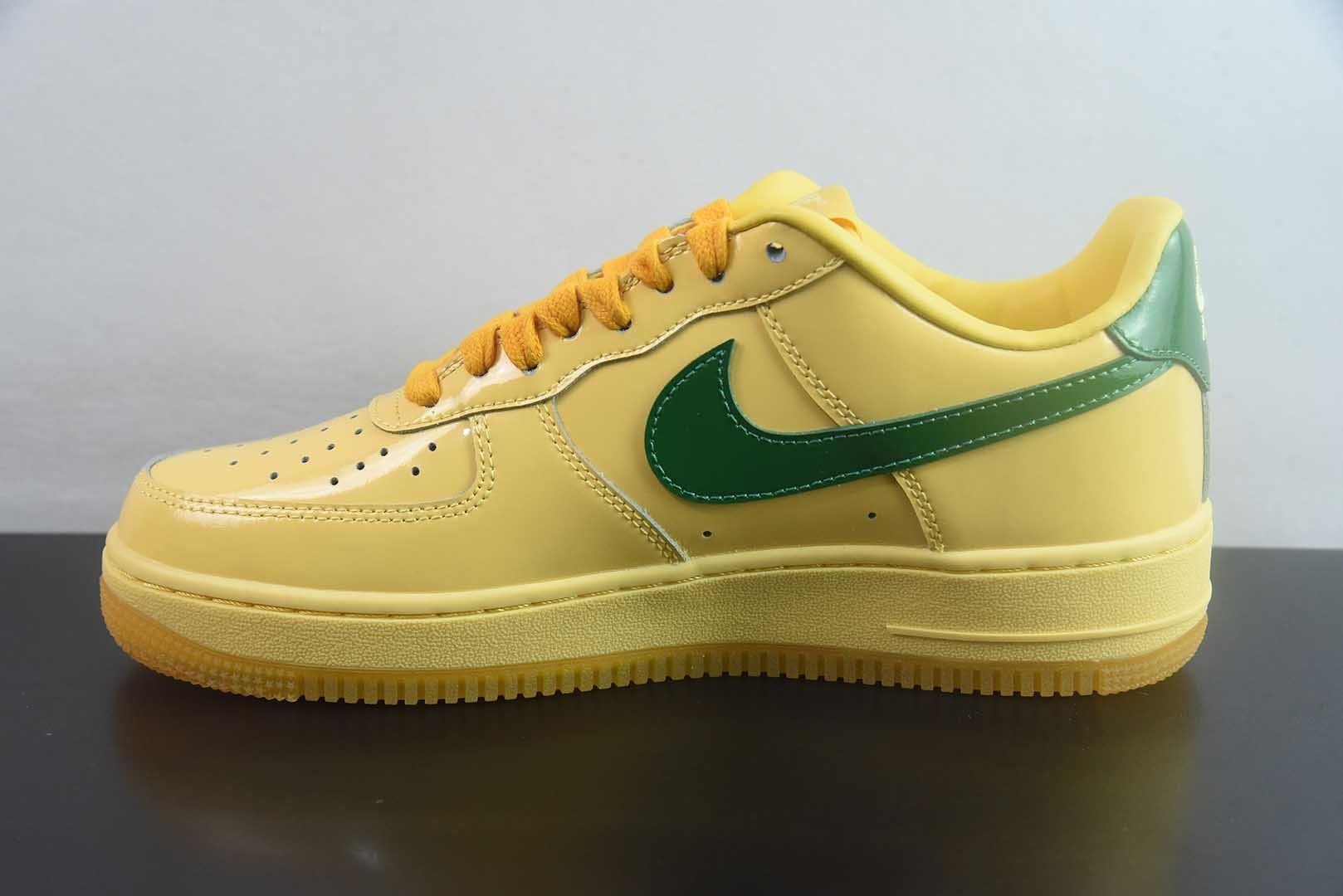 空军一号 af1黄绿 耐克 Nike Air Force 1 Patent "Topaz Gold"黄玉低帮 板鞋 男款 纯原版本 货号：IO4489-700 实拍细节图