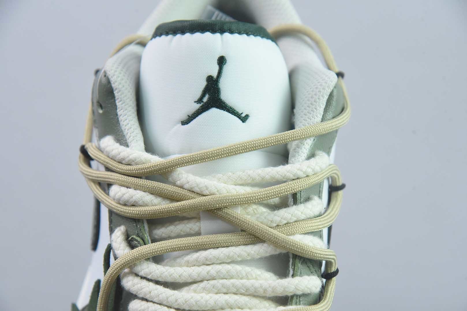 耐克 Nike Air Jordan 1 Low 绑带联名 AJ1乔1低帮休闲板鞋 同步官方配色 市场唯一独家头层皮打造 原鞋原档案开发 原厂皮料 原档冲孔鞋头 正确满胶鞋垫 四线拉帮 原厂织唛标 鞋舌高弹海绵填充 货号:FQ7687 300纯原版本 实拍细节图