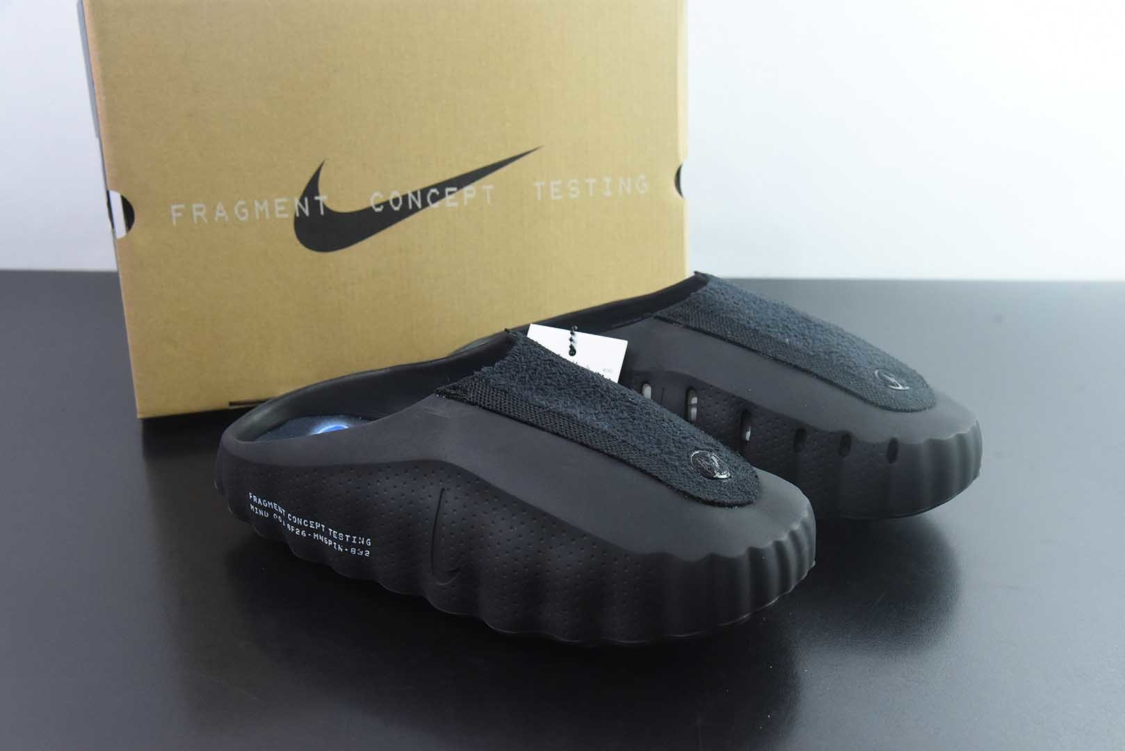 耐克 NIKE MIND 001 SP FK Fragment Design x  藤原浩联名舒适贴合科技风无特殊功能包头按摩拖鞋   目前最顶批次 原厂高密度三明治 长翻毛黑绒 前后组合模块 22块独立按摩单元 无任何毛边 纯原版本 货号：IQ8502-001 主图