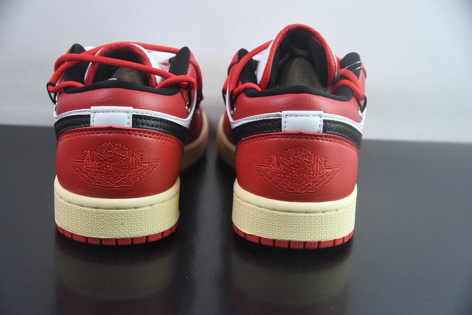 耐克 Nike Air Jordan 1 Low 绑带联名 AJ1乔1低帮休闲板鞋 同步官方配色 市场唯一独家头层皮打造 原鞋原档案开发 原厂皮料 原档冲孔鞋头 正确满胶鞋垫 四线拉帮 原厂织唛标 鞋舌高弹海绵填充 货号:553558-118纯原版本 实拍细节图