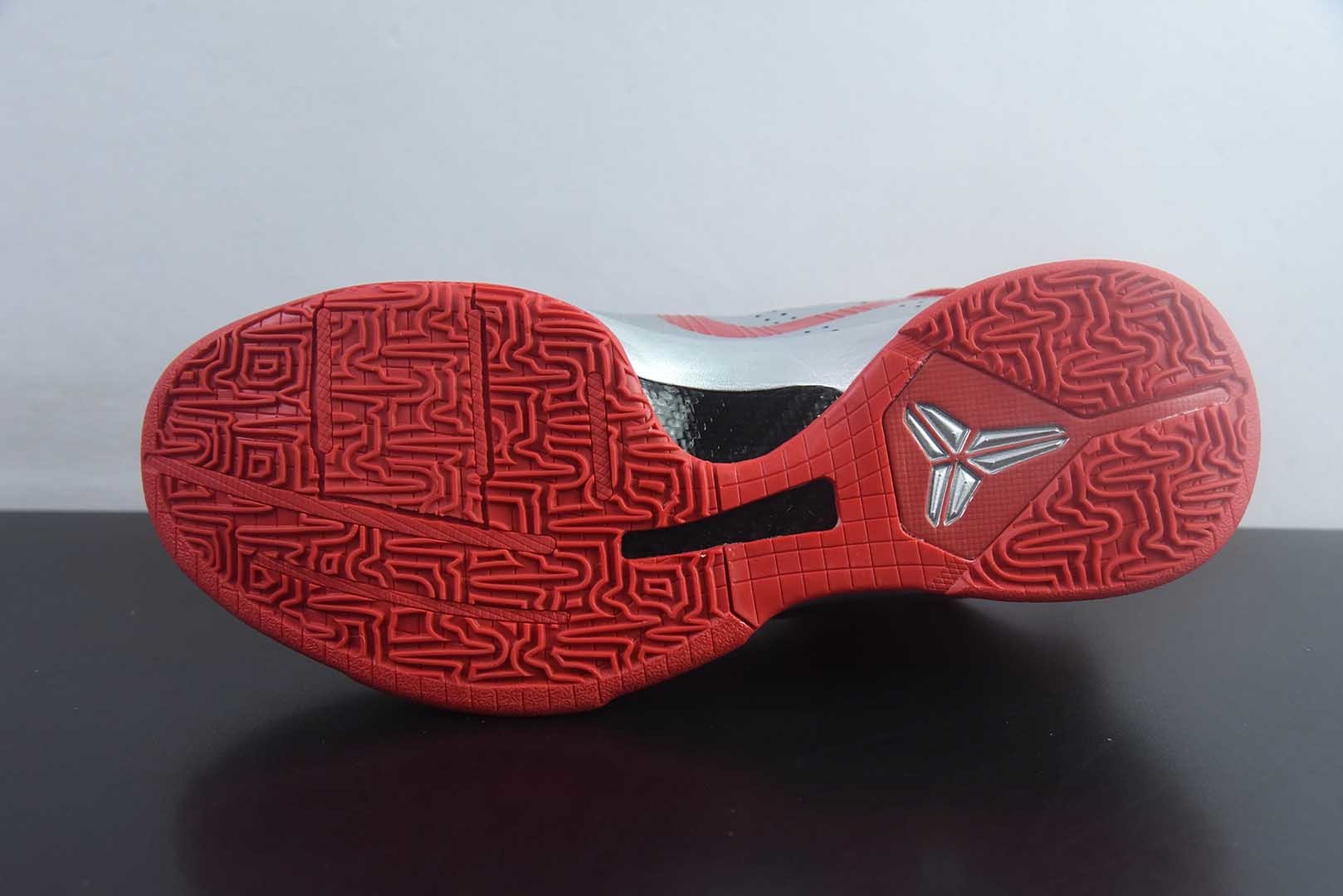 灭世版本 科比5代银红 Nike  × Caitlin Clark Zoom Kobe 5 Protro 篮球鞋 纯原版本 货号：IV2712-001 detail image