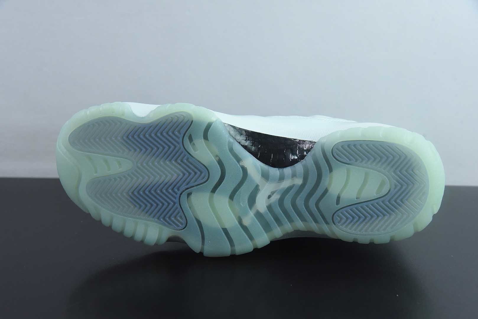 aj11低帮冰屋 浅绿色 乔丹 Air Jordan 11 “Igloo”冰屋 纯原版本 货号：IW1882-300 实拍细节图
