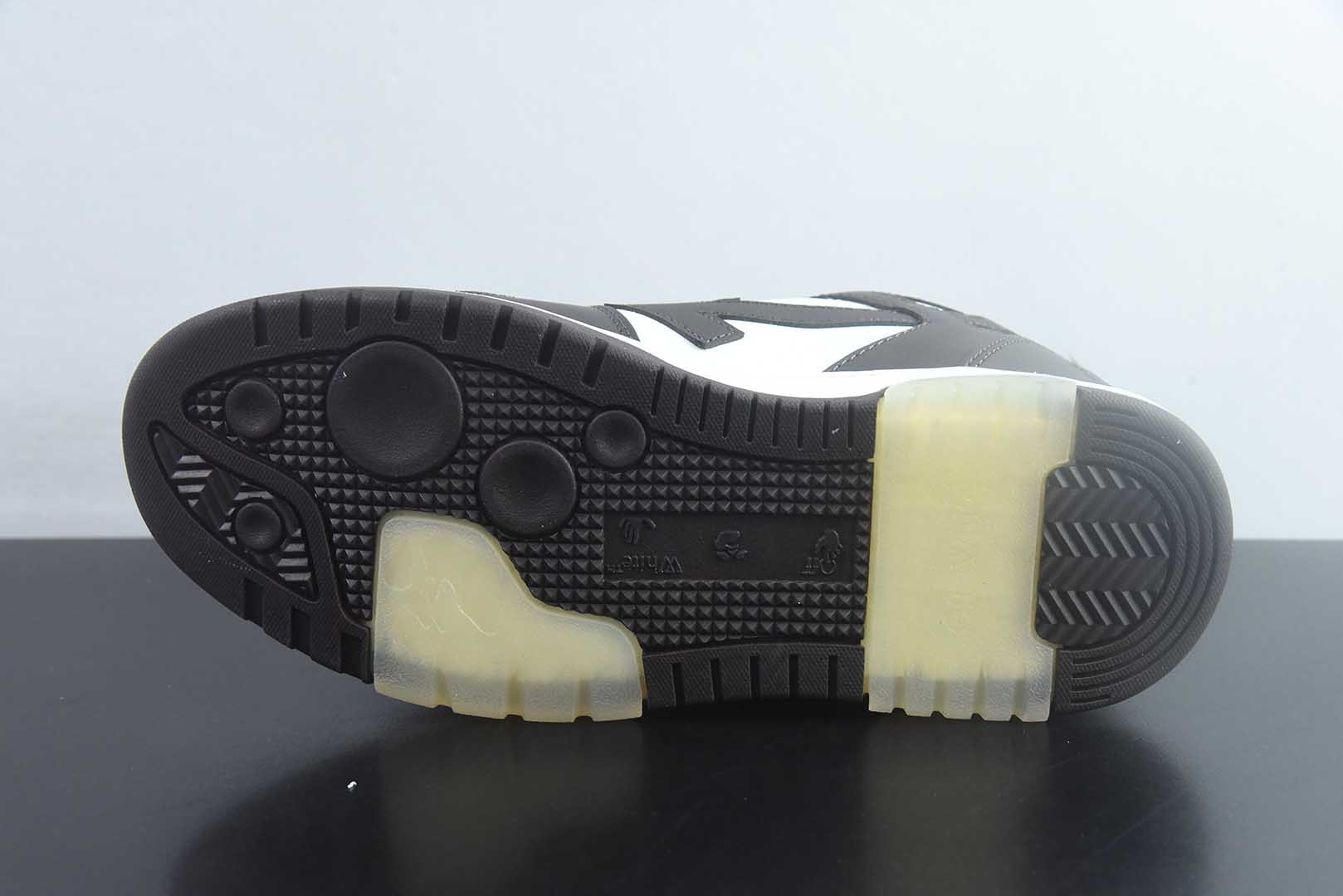 OFF-WHITE OW运动鞋 春夏走秀款球鞋 所有配件均通过定做出产正品裁片 原版比例大箭头定制网眼布双拼牛皮进口机器针车 数控针距精准做工不输大牌里层为高密度透气网眼布/垫脚羊皮私模重工抓地橡胶底 后跟坡度最贴切原版鞋型脱模 厚底约4CM 原盒包装配 TPU大底纯原版本 实拍细节图