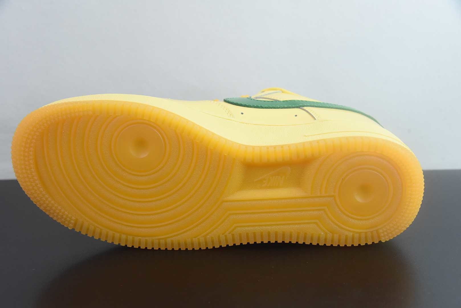 空军一号 af1黄绿 耐克 Nike Air Force 1 Patent "Topaz Gold"黄玉低帮 板鞋 男款 纯原版本 货号：IO4489-700 实拍细节图