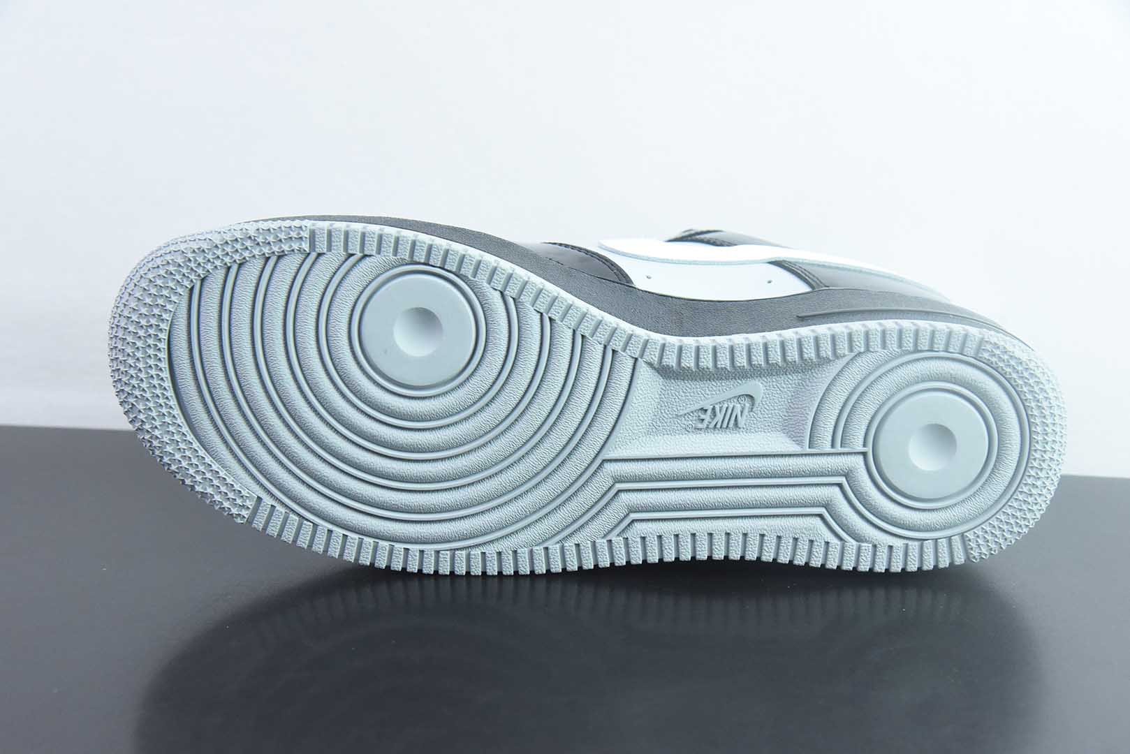 Central Cee x 耐克 Nike Air Force 1 Low "Syna World" 空军一号低帮休闲板鞋 纯原版本 货号：IO9974-010 实拍细节图