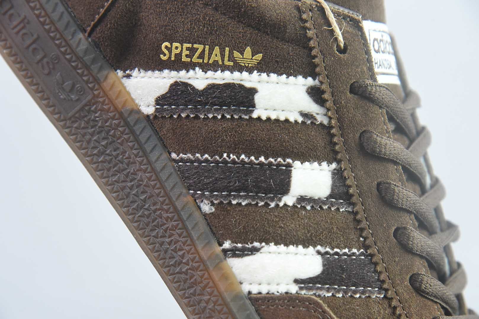 Adidas originals HANDBALL SPEZIAL 三叶草 德训 休闲运动板鞋/棕色 奶牛 KJ7422 纯原版本 实拍细节图