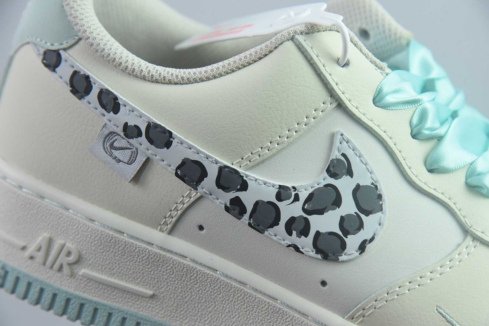 手绘涂鸦“青提奶豹”耐克 Nike Air Force 1  “Green Grape Leopard Pop”空军一号定制板鞋 纯原版本 货号：FB1839-112 实拍细节图