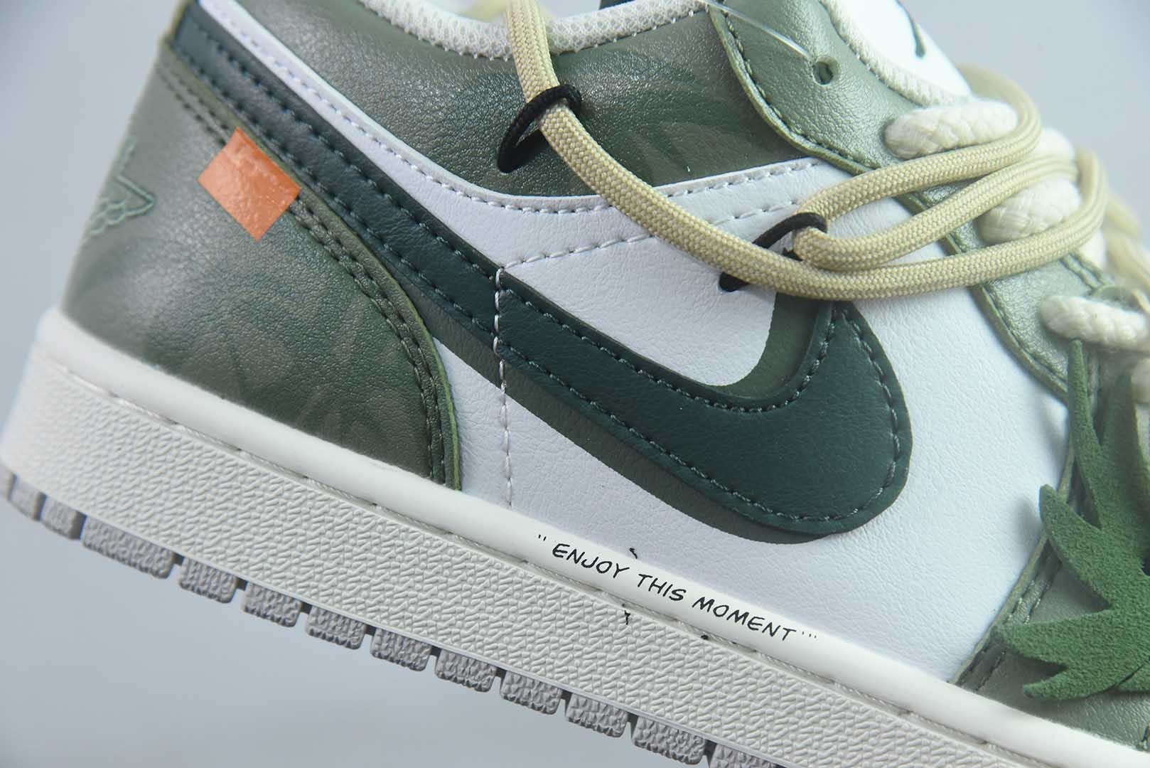 耐克 Nike Air Jordan 1 Low 绑带联名 AJ1乔1低帮休闲板鞋 同步官方配色 市场唯一独家头层皮打造 原鞋原档案开发 原厂皮料 原档冲孔鞋头 正确满胶鞋垫 四线拉帮 原厂织唛标 鞋舌高弹海绵填充 货号:FQ7687 300纯原版本 实拍细节图