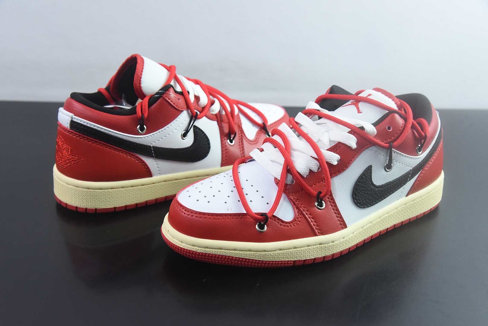 耐克 Nike Air Jordan 1 Low 绑带联名 AJ1乔1低帮休闲板鞋 同步官方配色 市场唯一独家头层皮打造 原鞋原档案开发 原厂皮料 原档冲孔鞋头 正确满胶鞋垫 四线拉帮 原厂织唛标 鞋舌高弹海绵填充 货号:553558-118纯原版本 实拍细节图