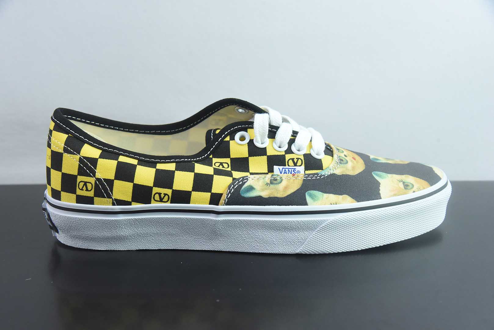 Valentino华伦天奴 x Vans 联名款黑黄棋盘格低帮休闲硫化帆布鞋纯原版本 货号:YS0M2ЗHPJBAH 实拍细节图