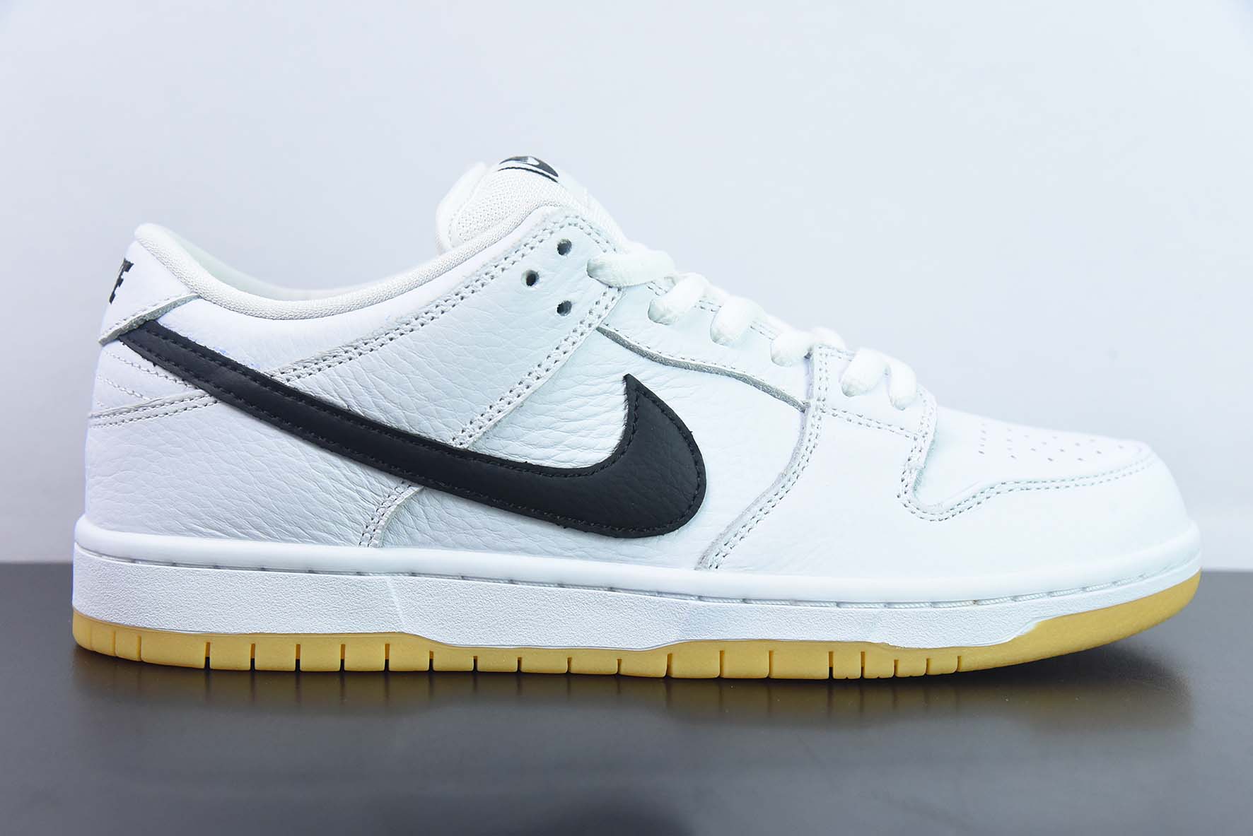 纯原版 耐克 Nike Dunk Sb Low Pro Iso White Gum 白黑生胶小白鞋新款复古低帮板鞋货号:CD2563-101 实拍细节图