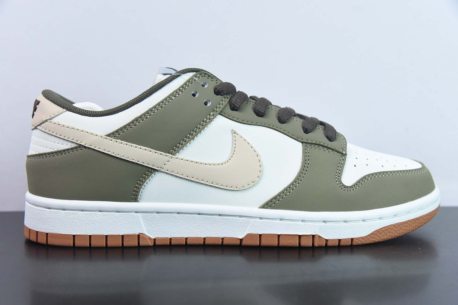 耐克 Nike SB Dunk Low 大友克洋白棕绿 货号：TT3636 006纯原版本 实拍细节图
