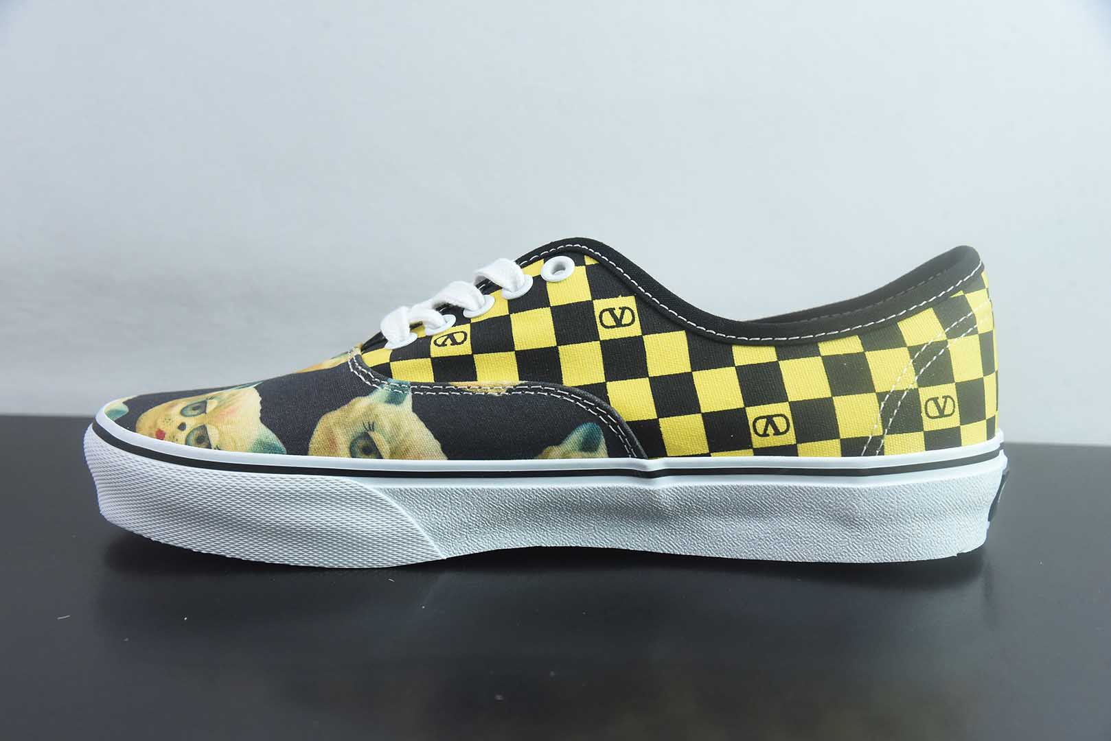 Valentino华伦天奴 x Vans 联名款黑黄棋盘格低帮休闲硫化帆布鞋纯原版本 货号:YS0M2ЗHPJBAH 实拍细节图